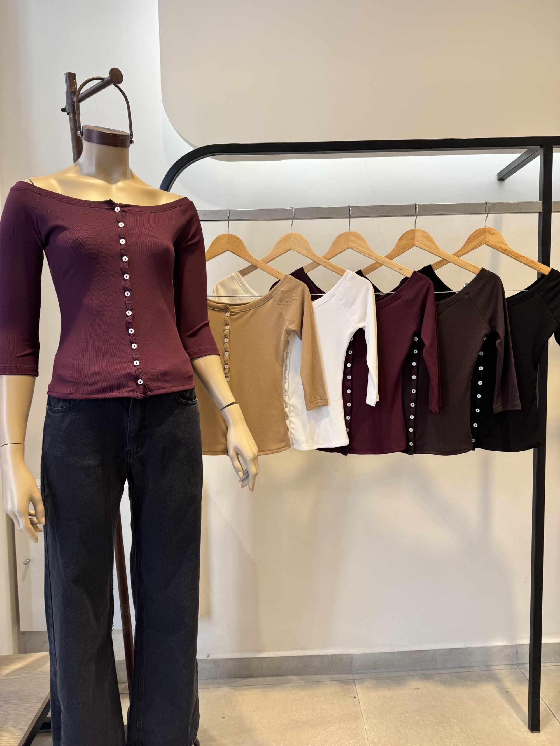 ISADORA – MORLEY RIBB CON BOTONES CUELLO BOTE