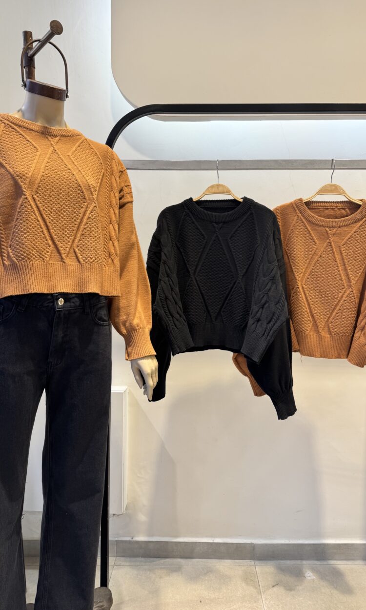 SW PAOLA - CON ROMBOS Y TRENZAS CROP