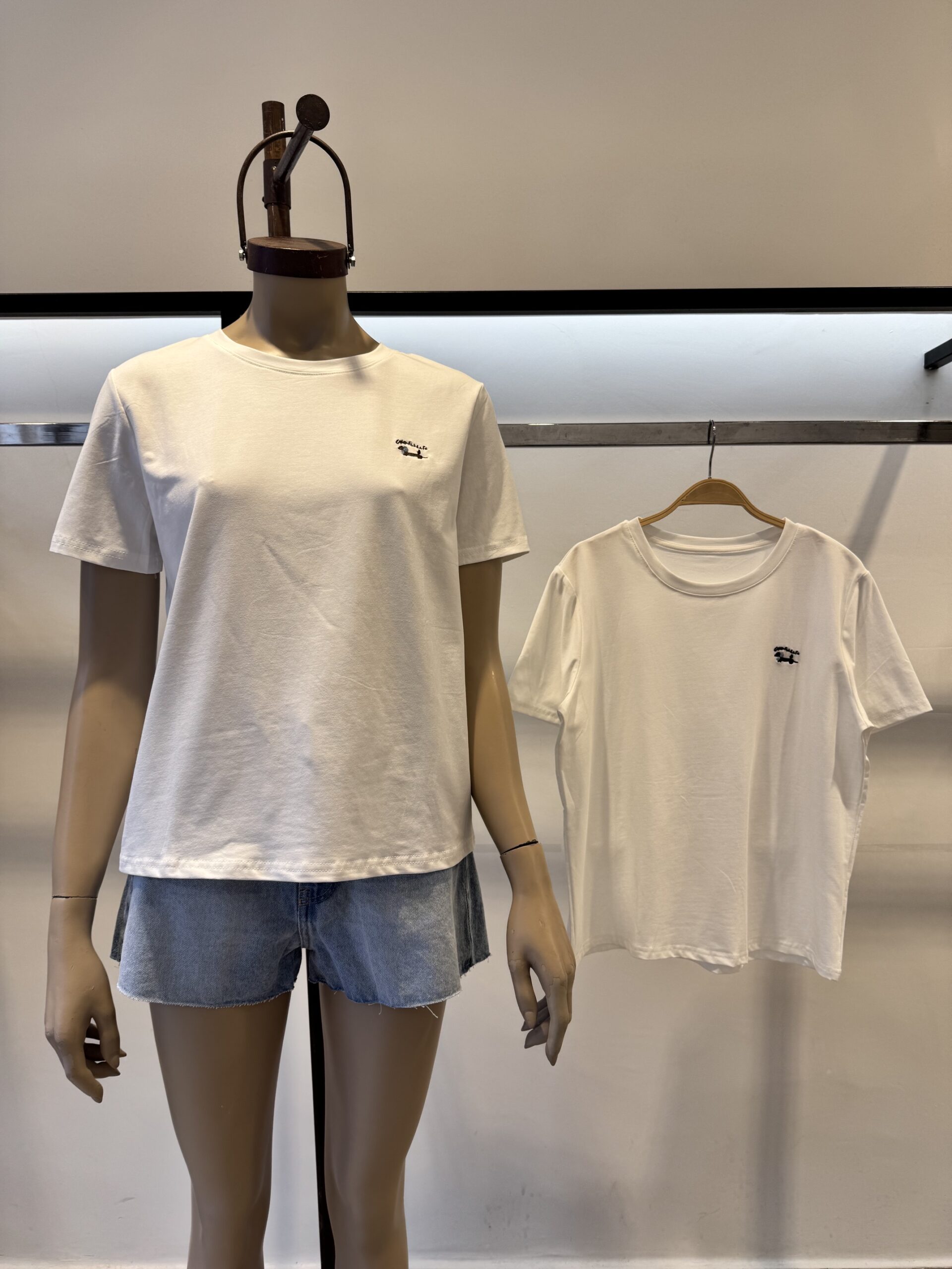 MOCHI - REM IMPORTADA BORDADA BOXY FIT