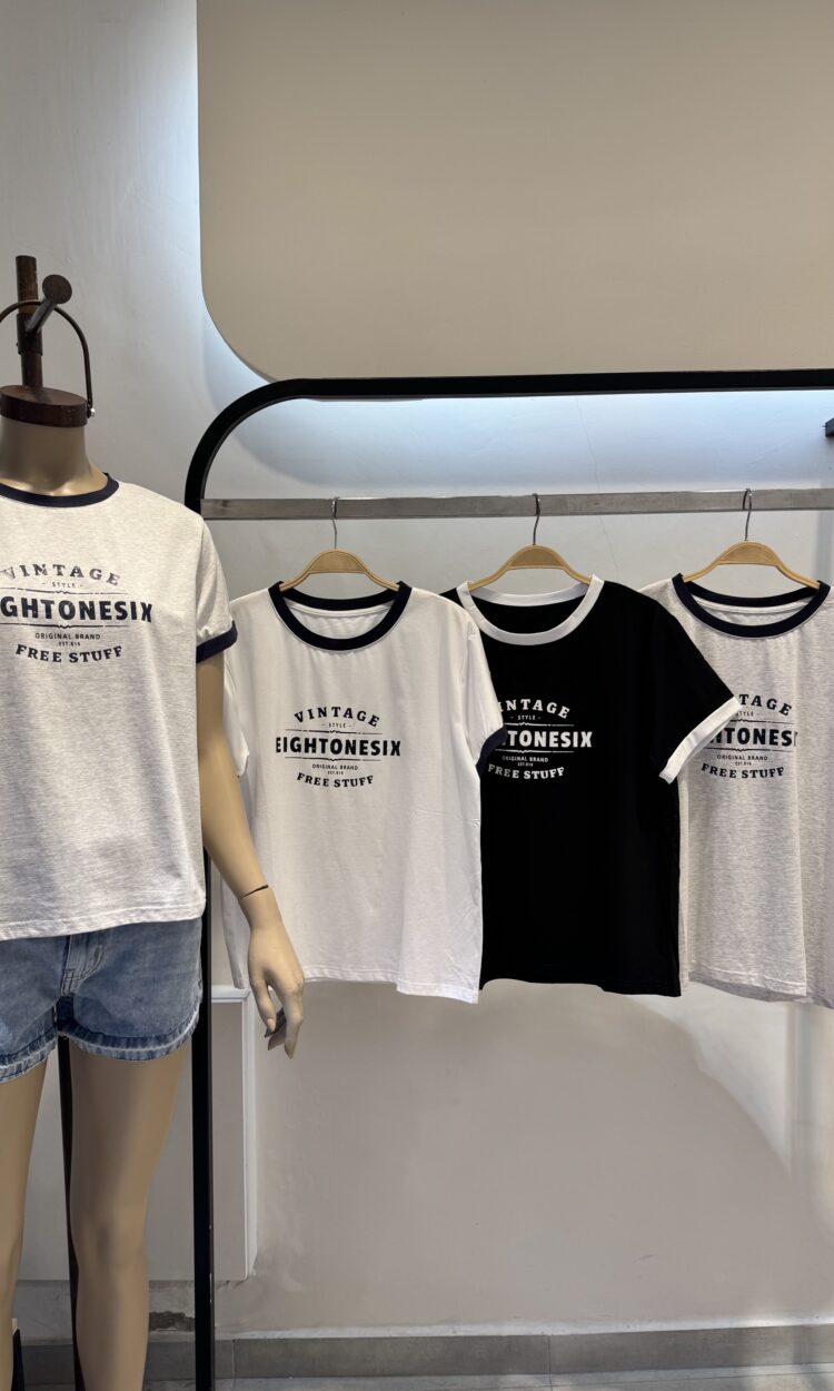 VINTAGE - REM IMPORTADA ESTAMPADA BOXY FIT