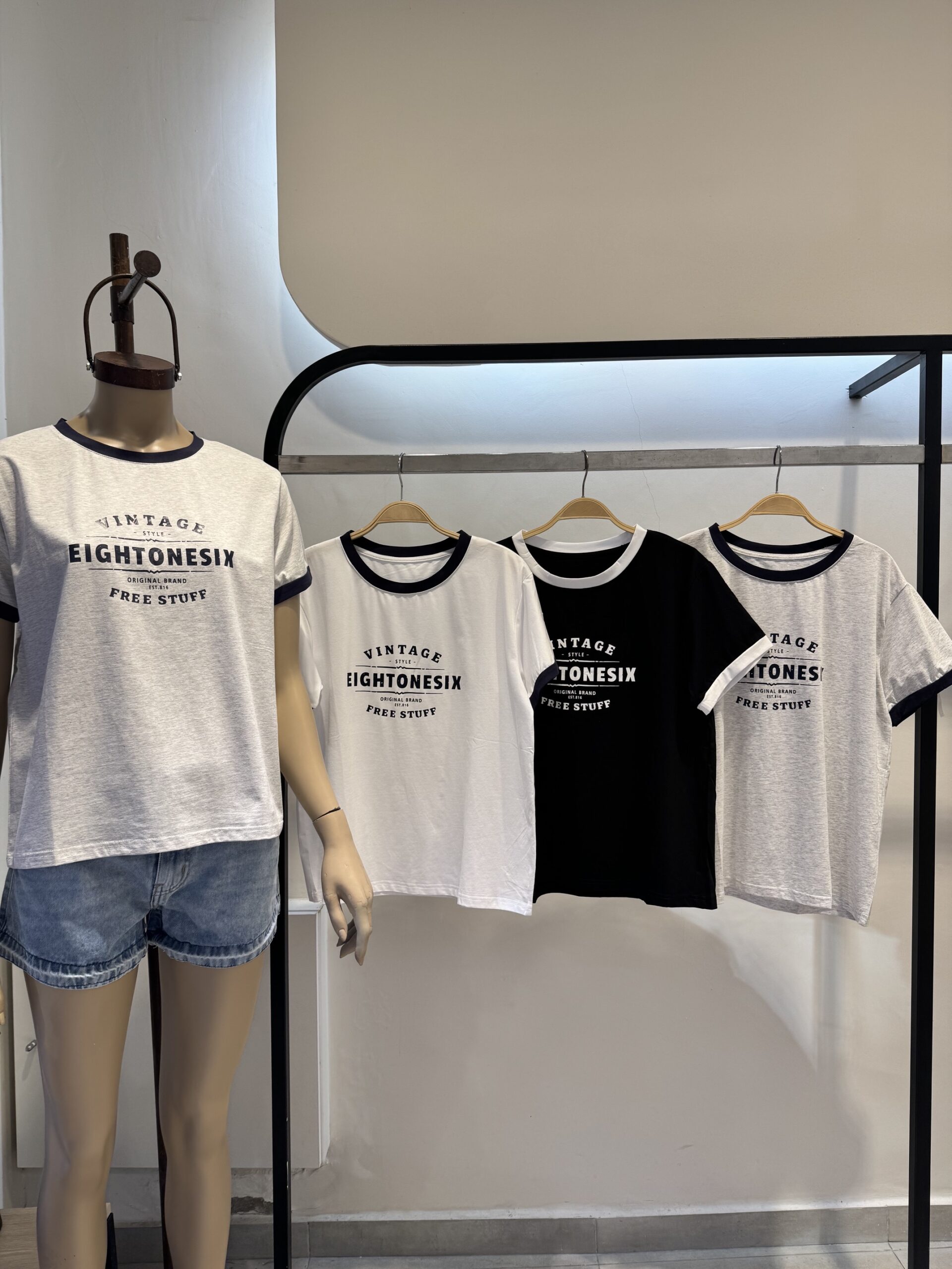 VINTAGE - REM IMPORTADA ESTAMPADA BOXY FIT