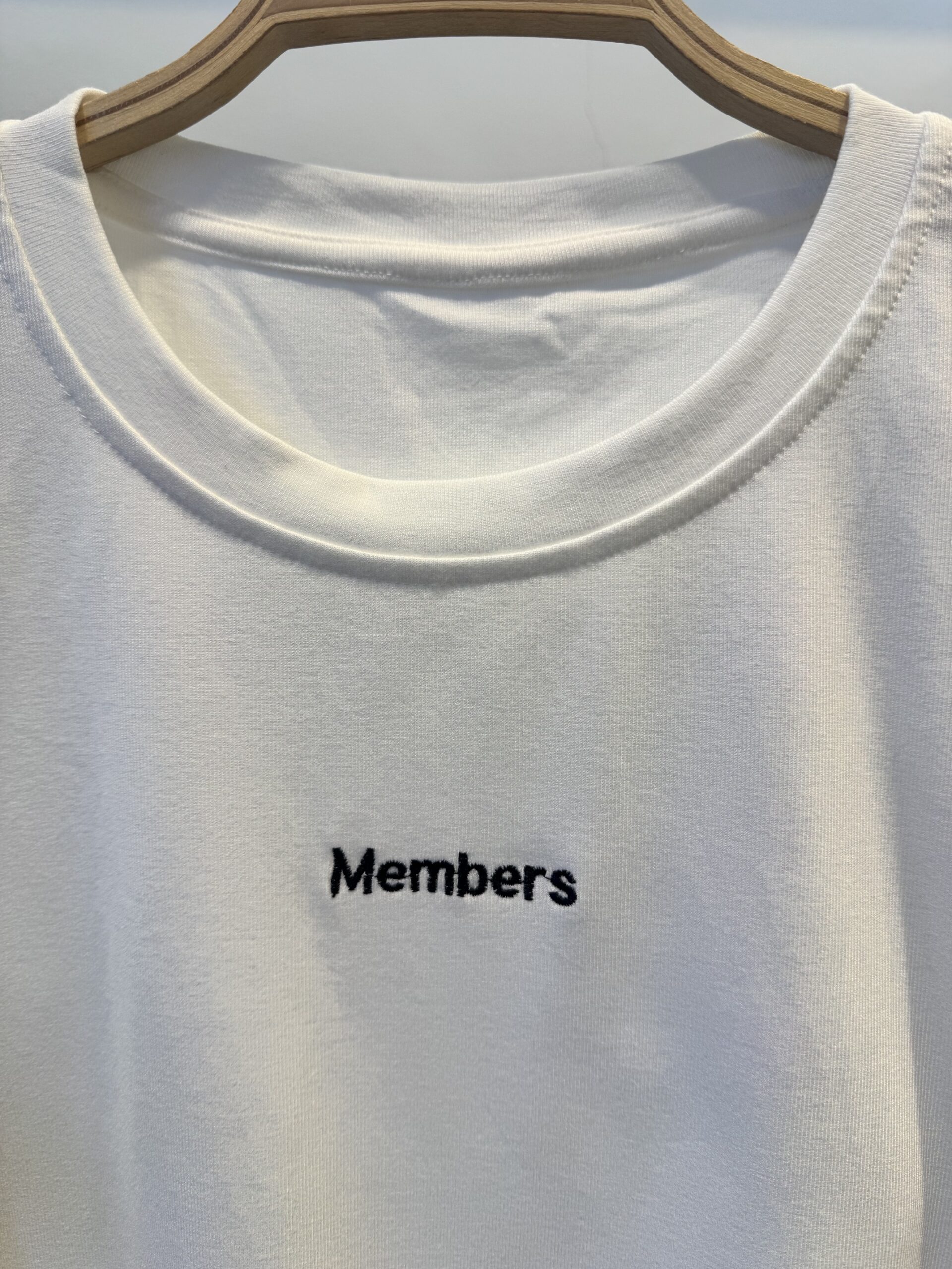 MEMBERS - REM IMPORTADA BORDADA REGULAR FIT