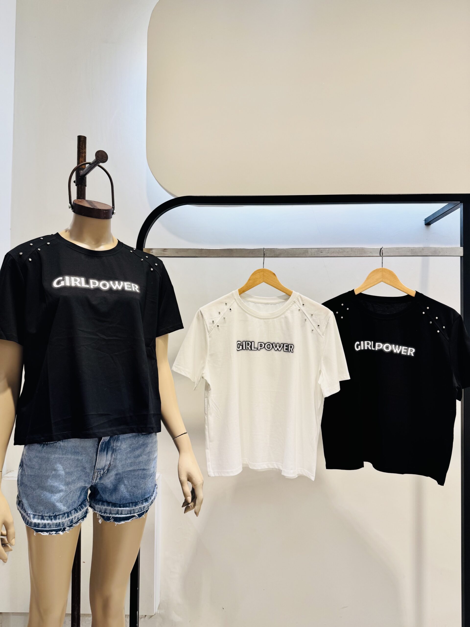 POWER - REMERA IMPORTADA CON TACHAS BOXY FIT