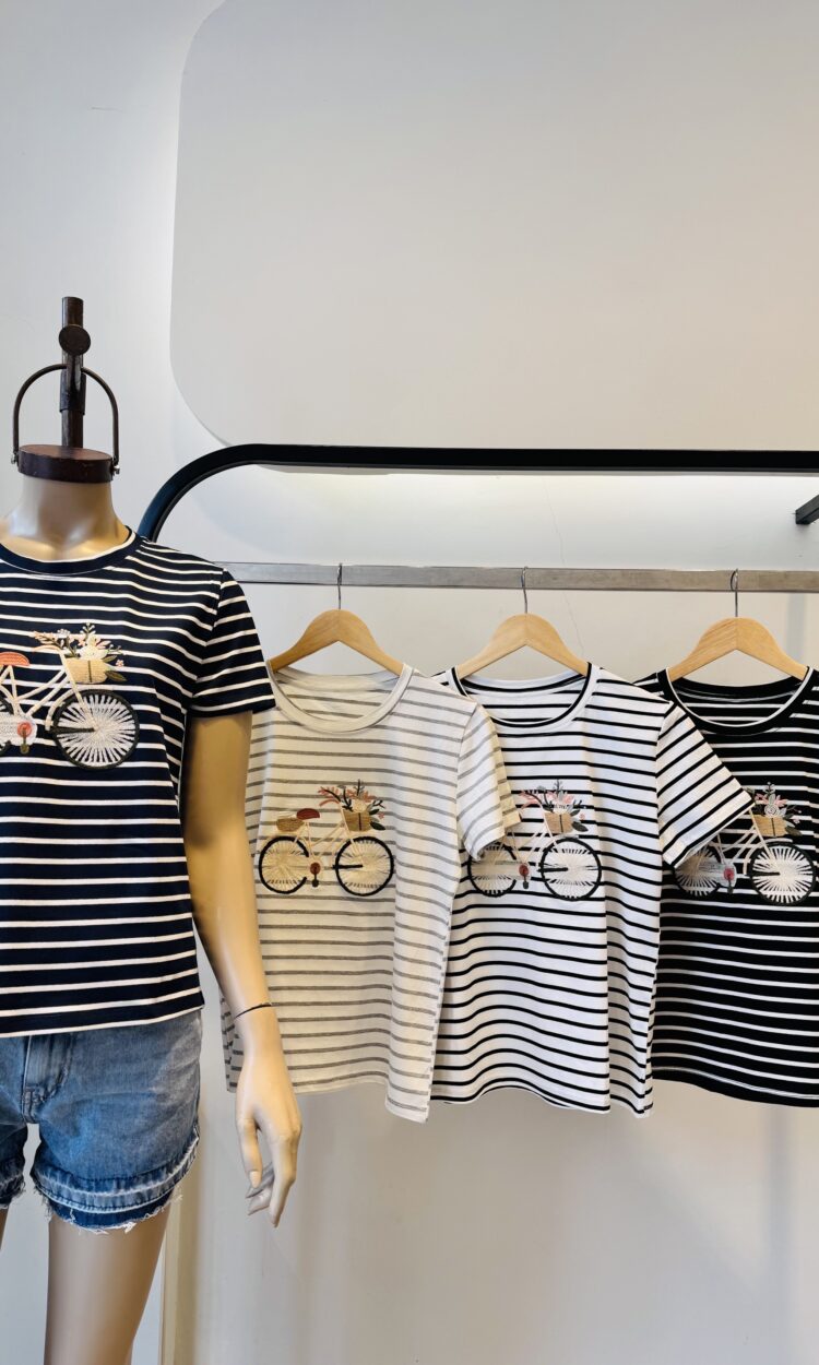 PLAYERA - REM IMPORTADA RAYADA CON BORDADO