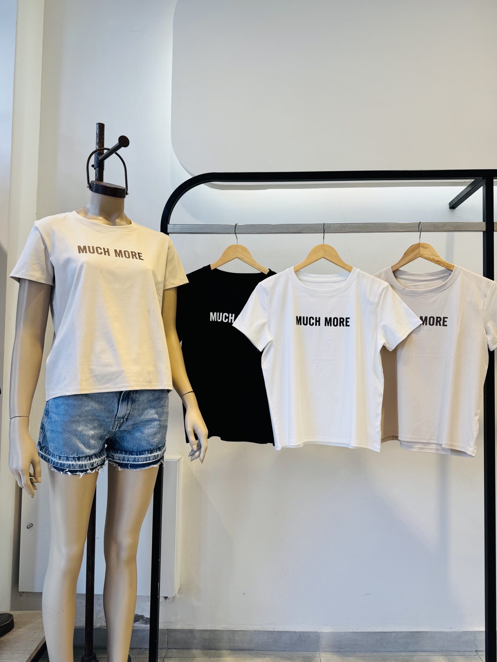 MUCHO - REMERA IMPORTADA CON ESTAPADA BOXY FIT