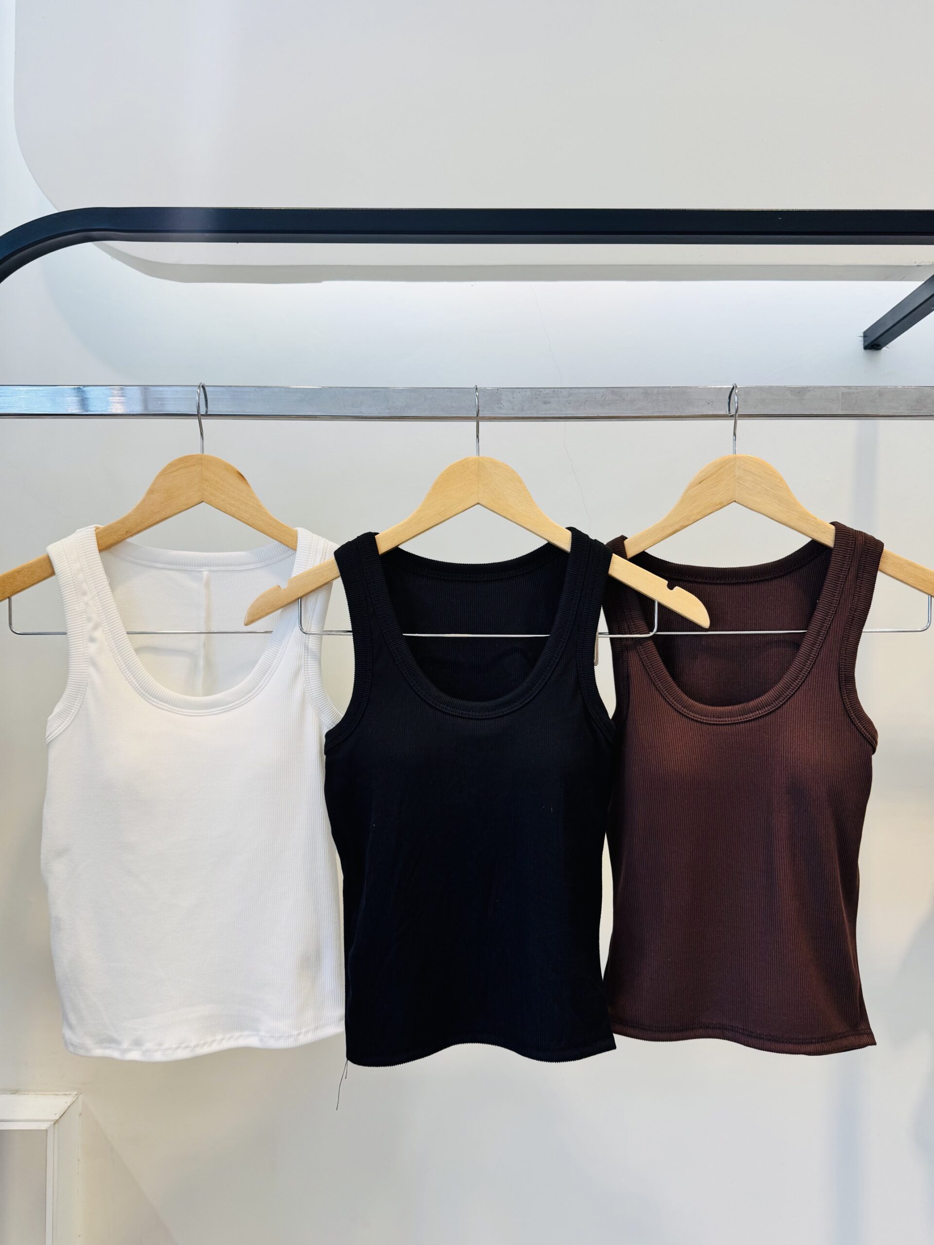 LORENA - MUSCULOSA BASICA MORELY CON TAZAS