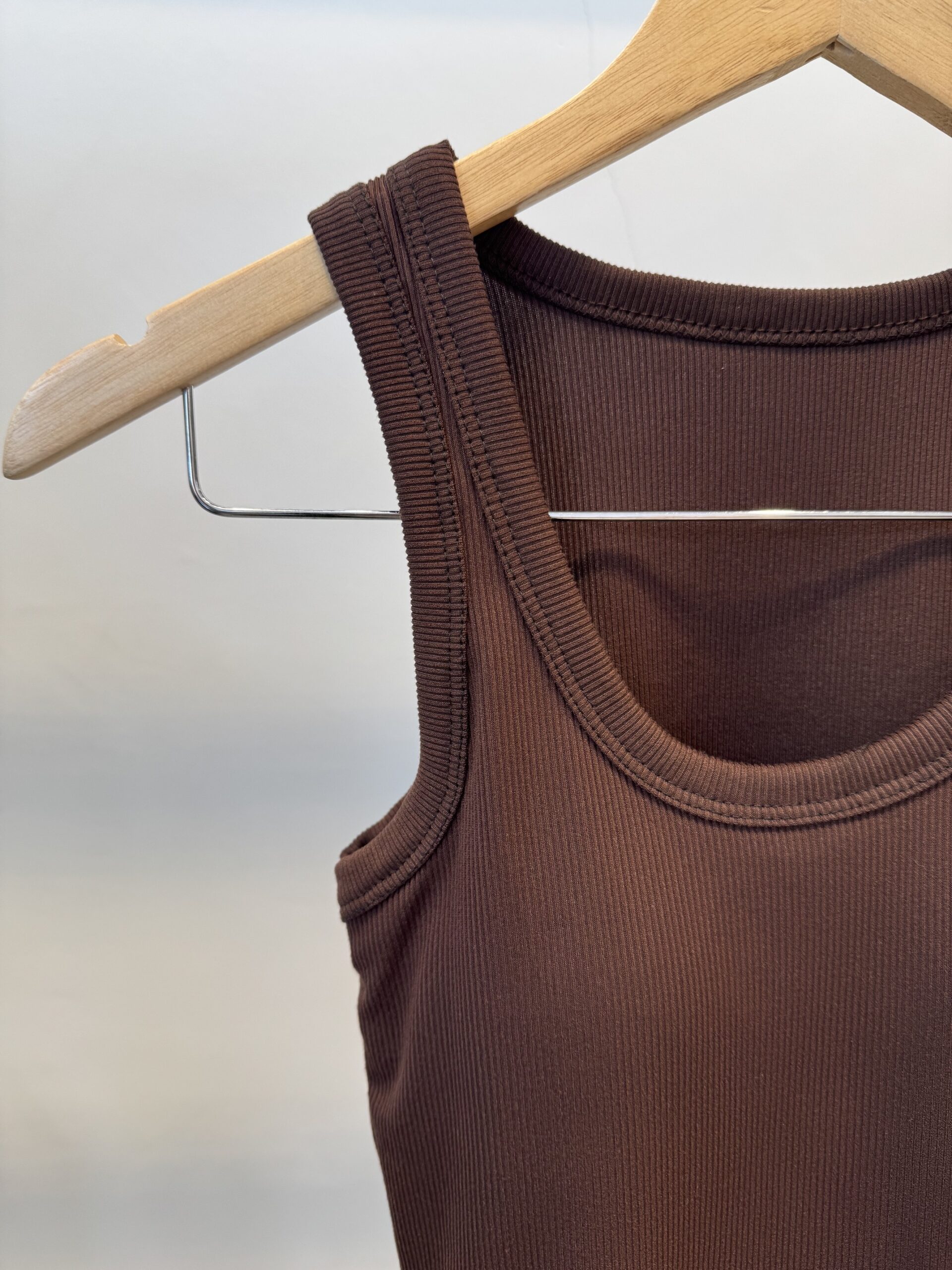 LORENA - MUSCULOSA BASICA MORELY CON TAZAS