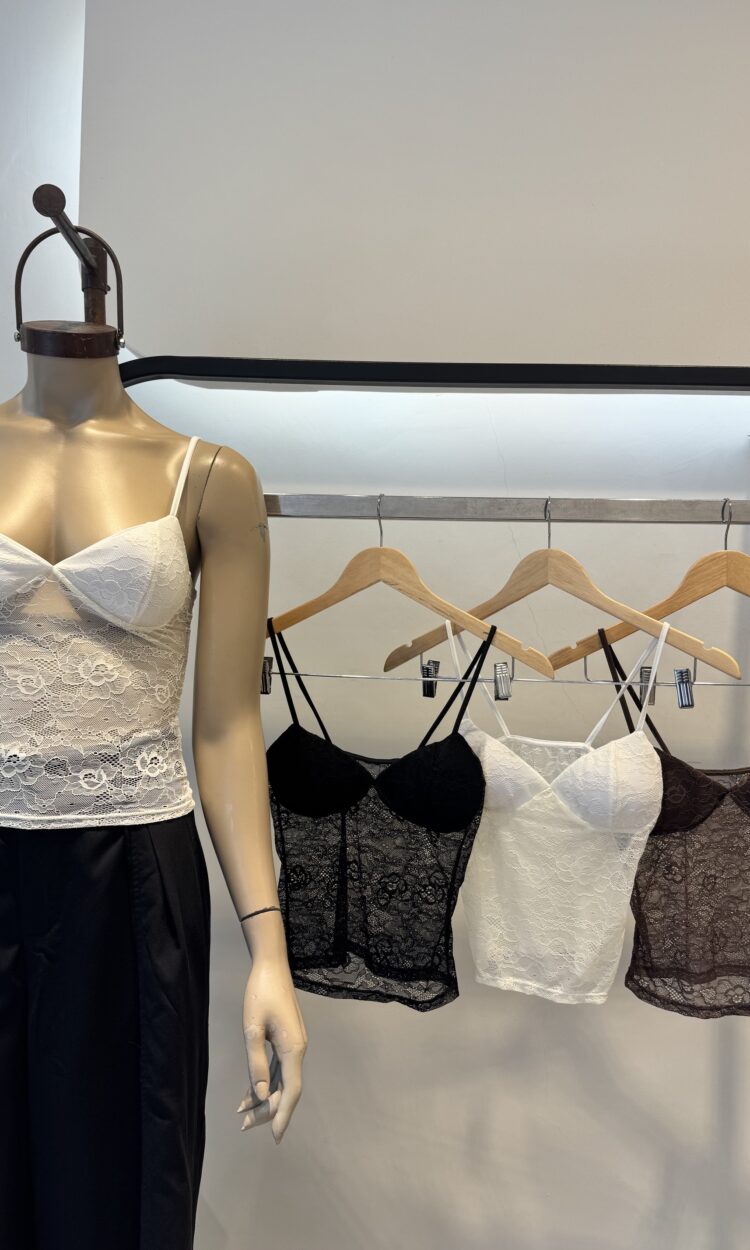 LIA - MUSCULOSA CON TAZA ENCAJE LENCERO ELASTIZADO FLORAL